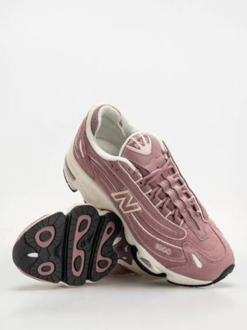 NEW BALANCE 1000 lace up sneaker